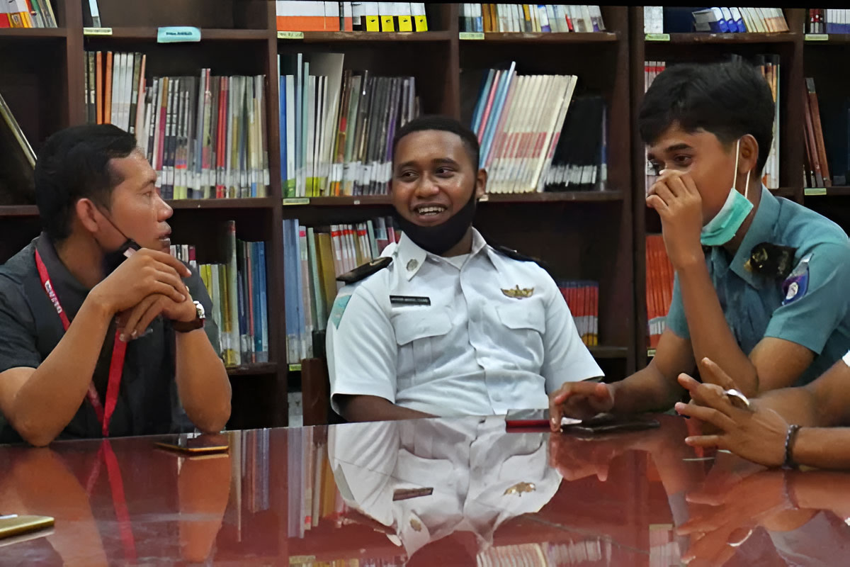 Siswa berlatih percakapan Bahasa Inggris