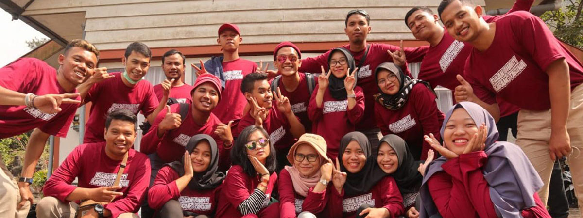 Kegiatan gotong royong pemuda