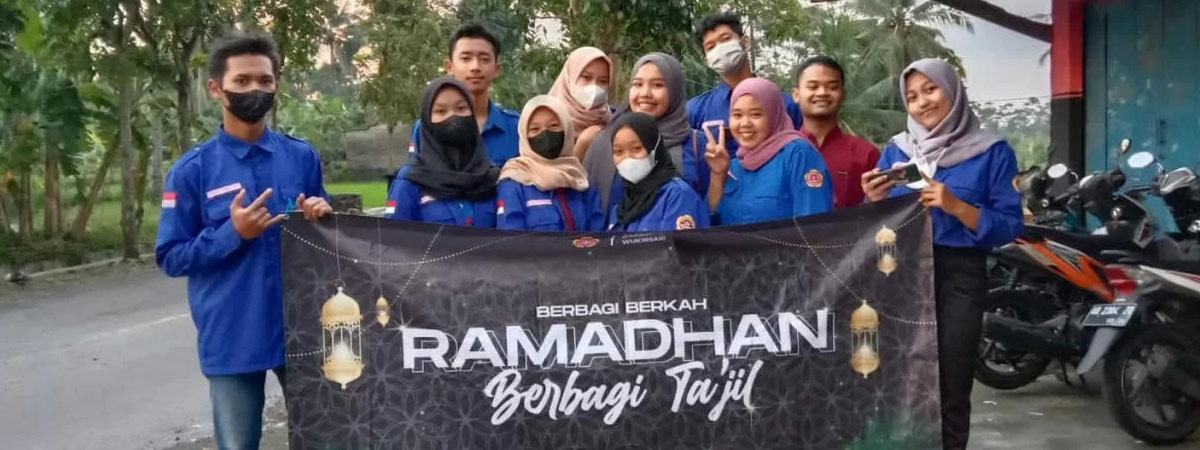 Kegiatan gotong royong pemuda